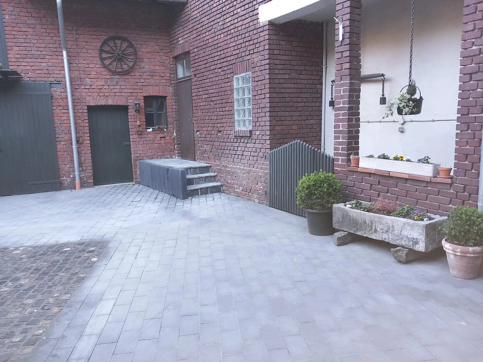 Bestonsteinpflaster im Innenhof
