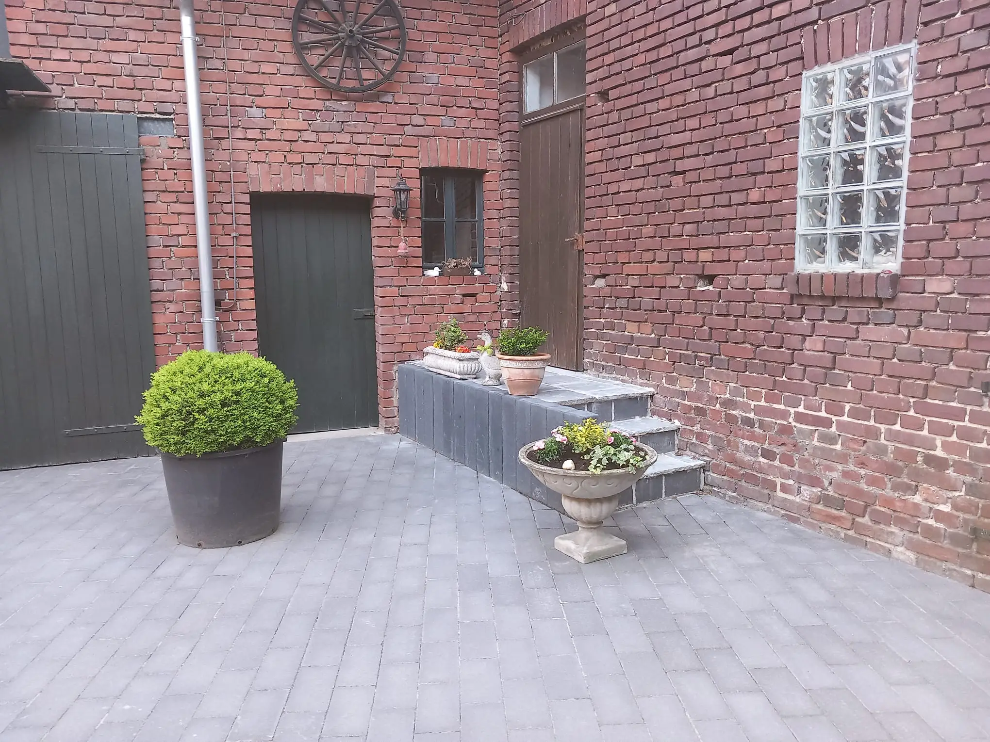 Treppe aus alten Platten neu gesetzt